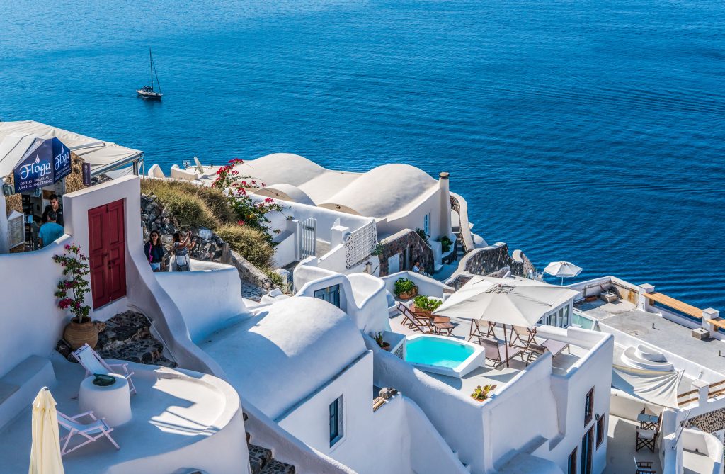 Santorini, Greece
Top Destinations for Romantic Getaways